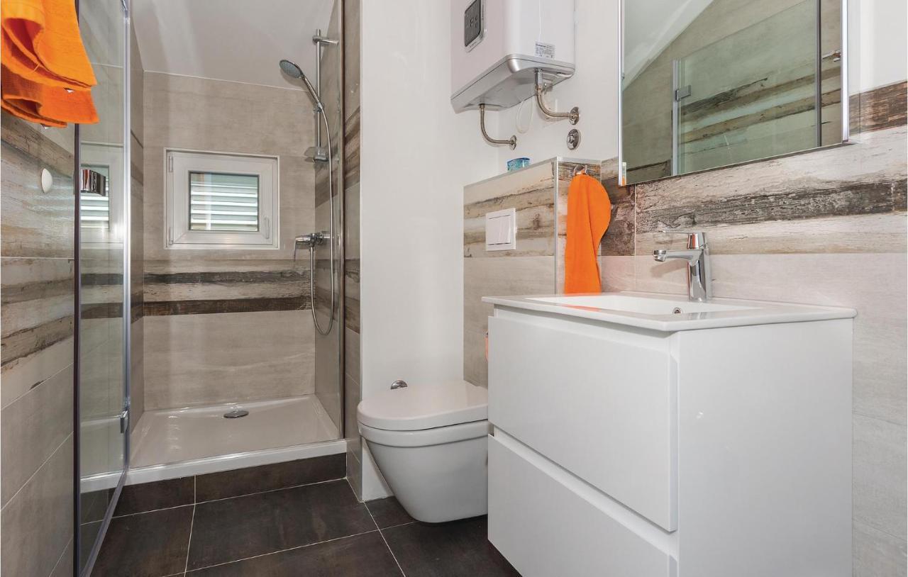 Cozy Apartment In Brodarica With Wifi Ngoại thất bức ảnh