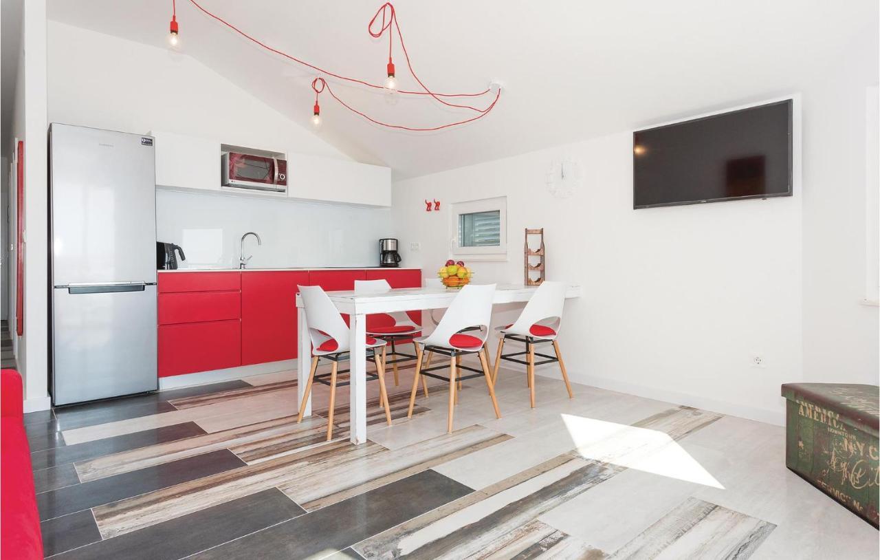 Cozy Apartment In Brodarica With Wifi Ngoại thất bức ảnh