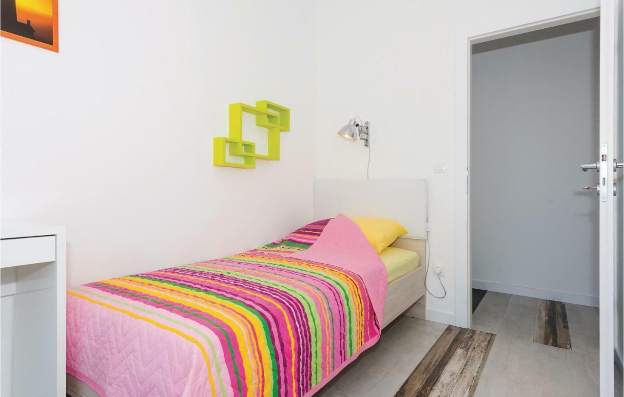 Cozy Apartment In Brodarica With Wifi Ngoại thất bức ảnh
